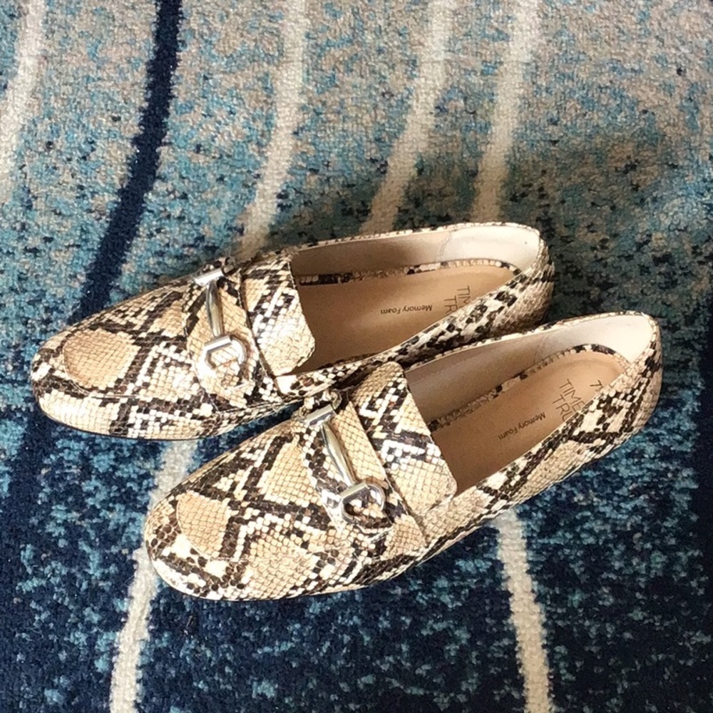 Time and Tru snake skin loafers size 7.5